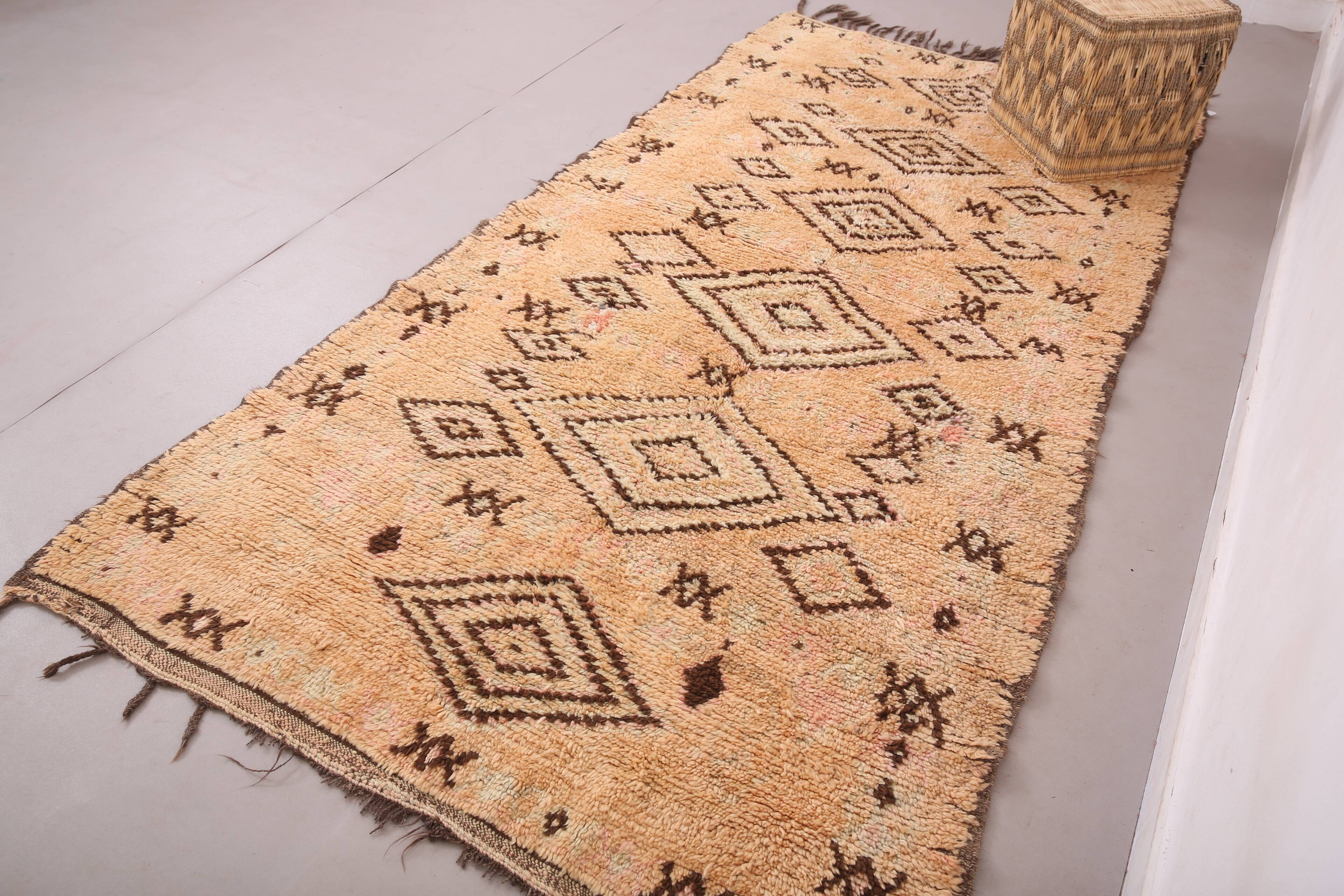 Peach Vintage Moroccan Rug 137 x 270 cm - Berber Rug Handmade - Wool Rug
