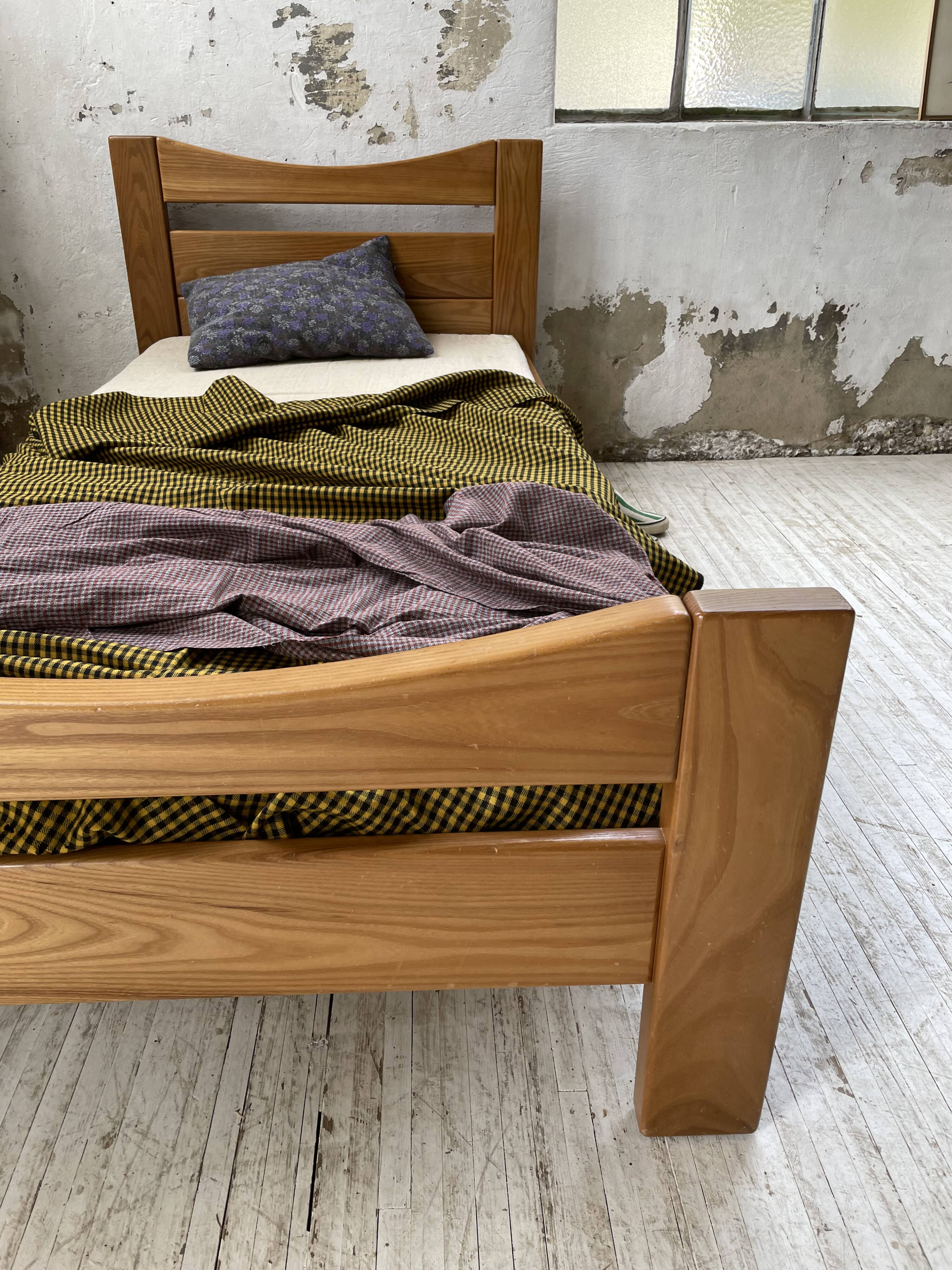 Maison Regain solid single bed