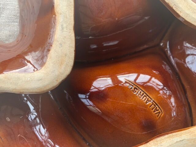 Servant with leaf-shaped compartments, slip, enamelled ceramics stamped Vallauris