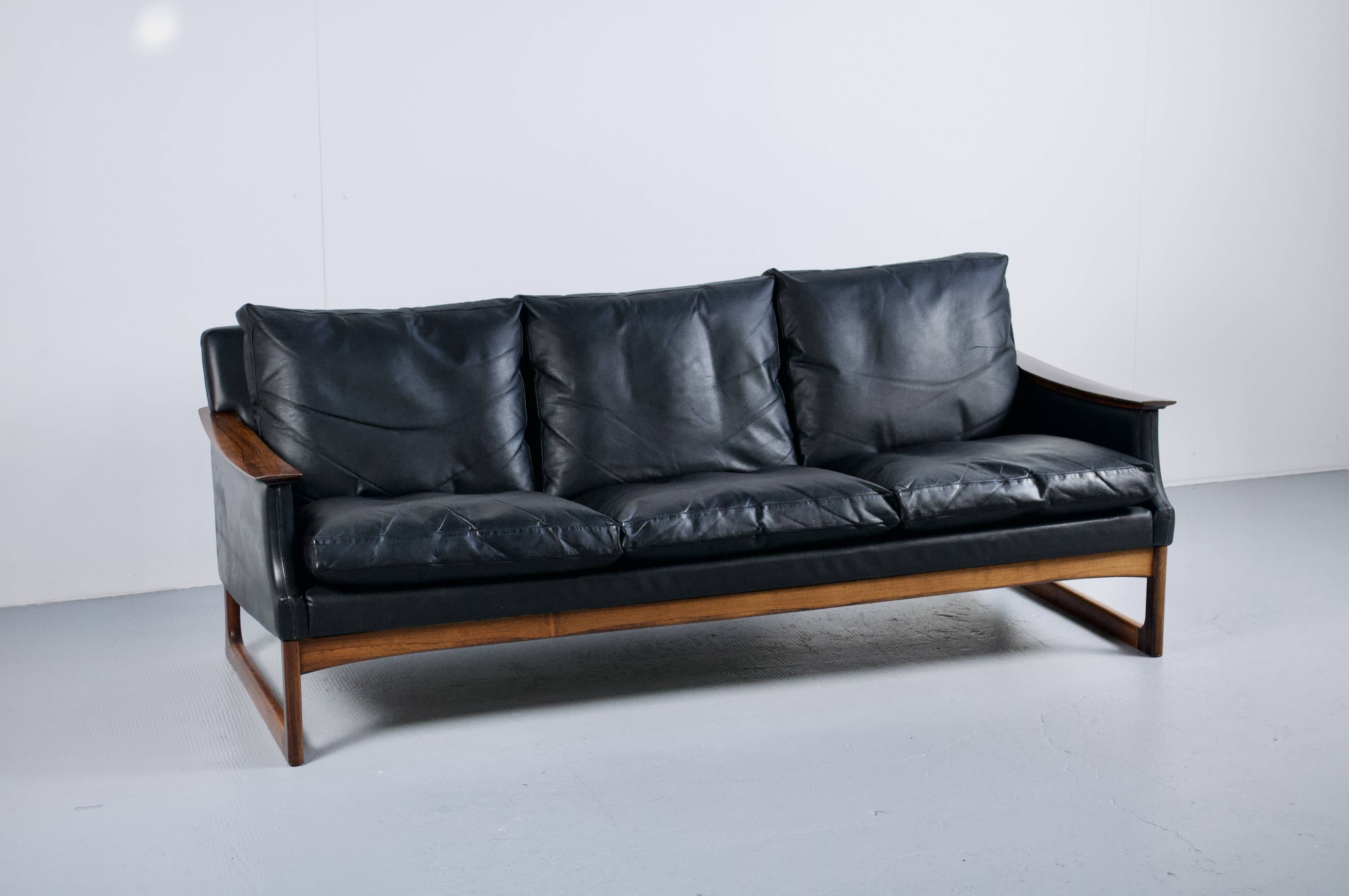 Scandinavian 3-seater sofa in leather and rosewood from the 60s