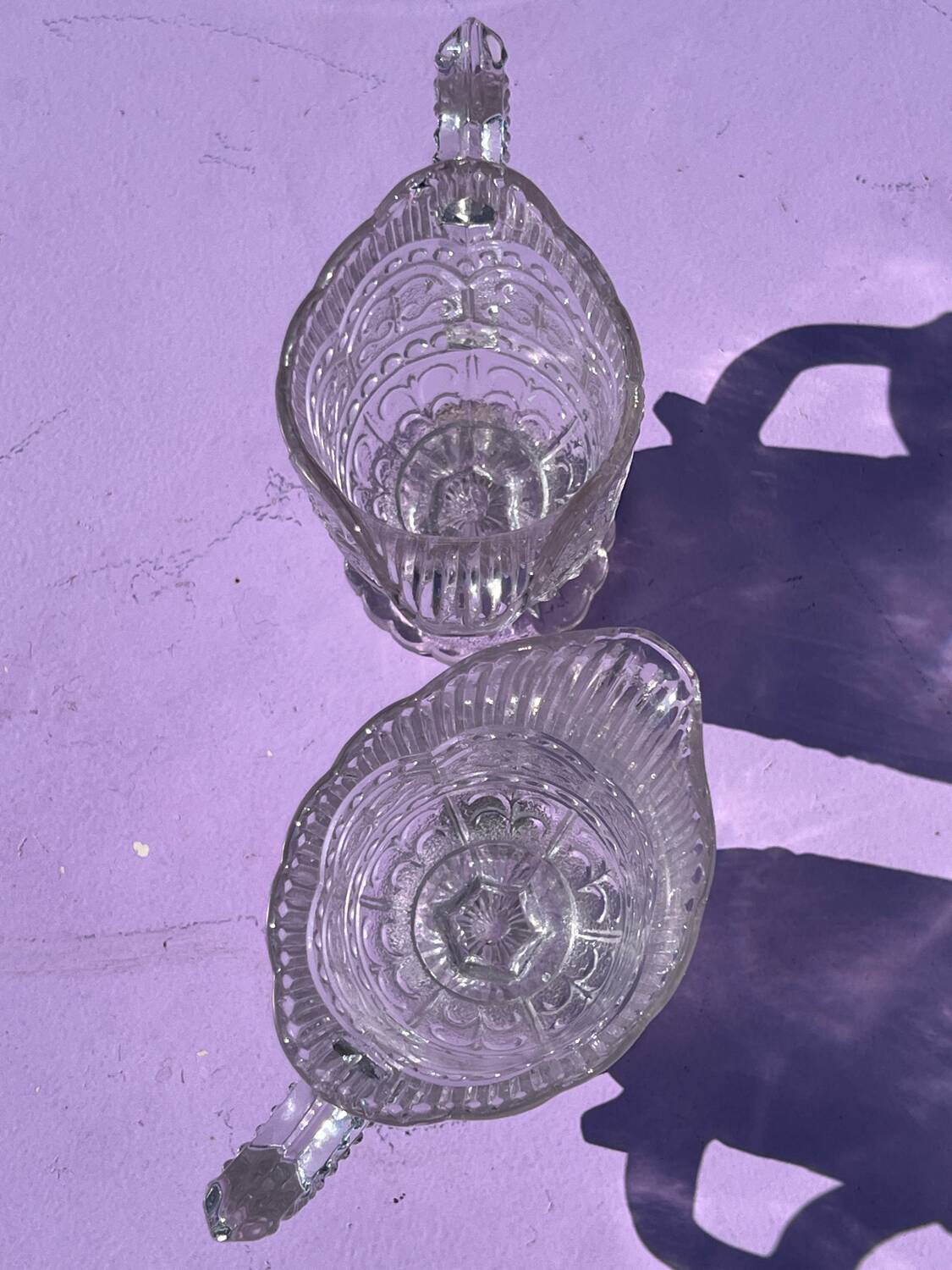 Lot - 2 Aiguières ancienne époque 1900 en cristal moulé