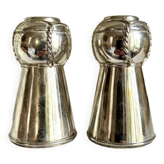 Salt and pepper shaker with silver metal cap