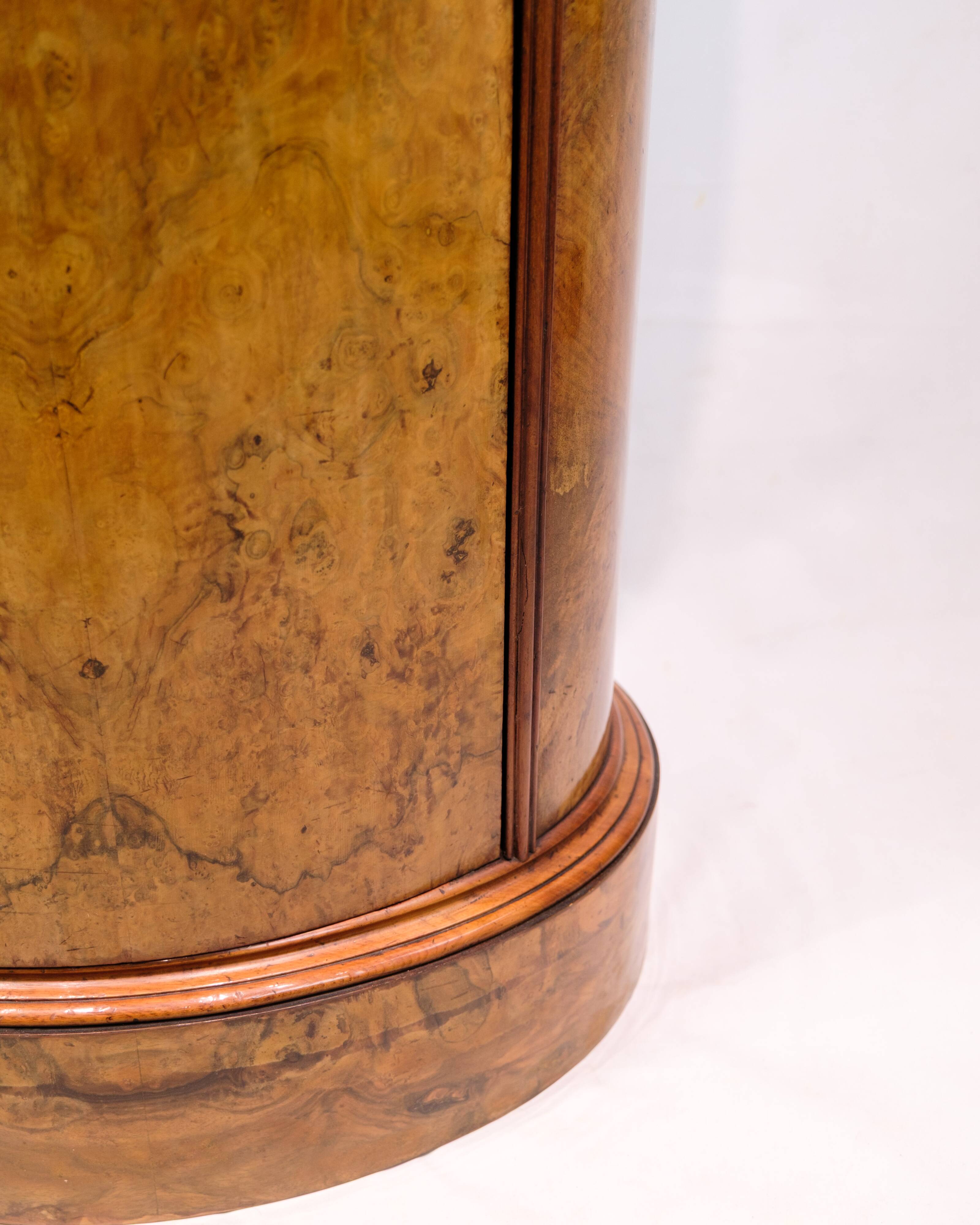 Oval pedestal cabinet - Walnut - Hand polished - Year 1840s