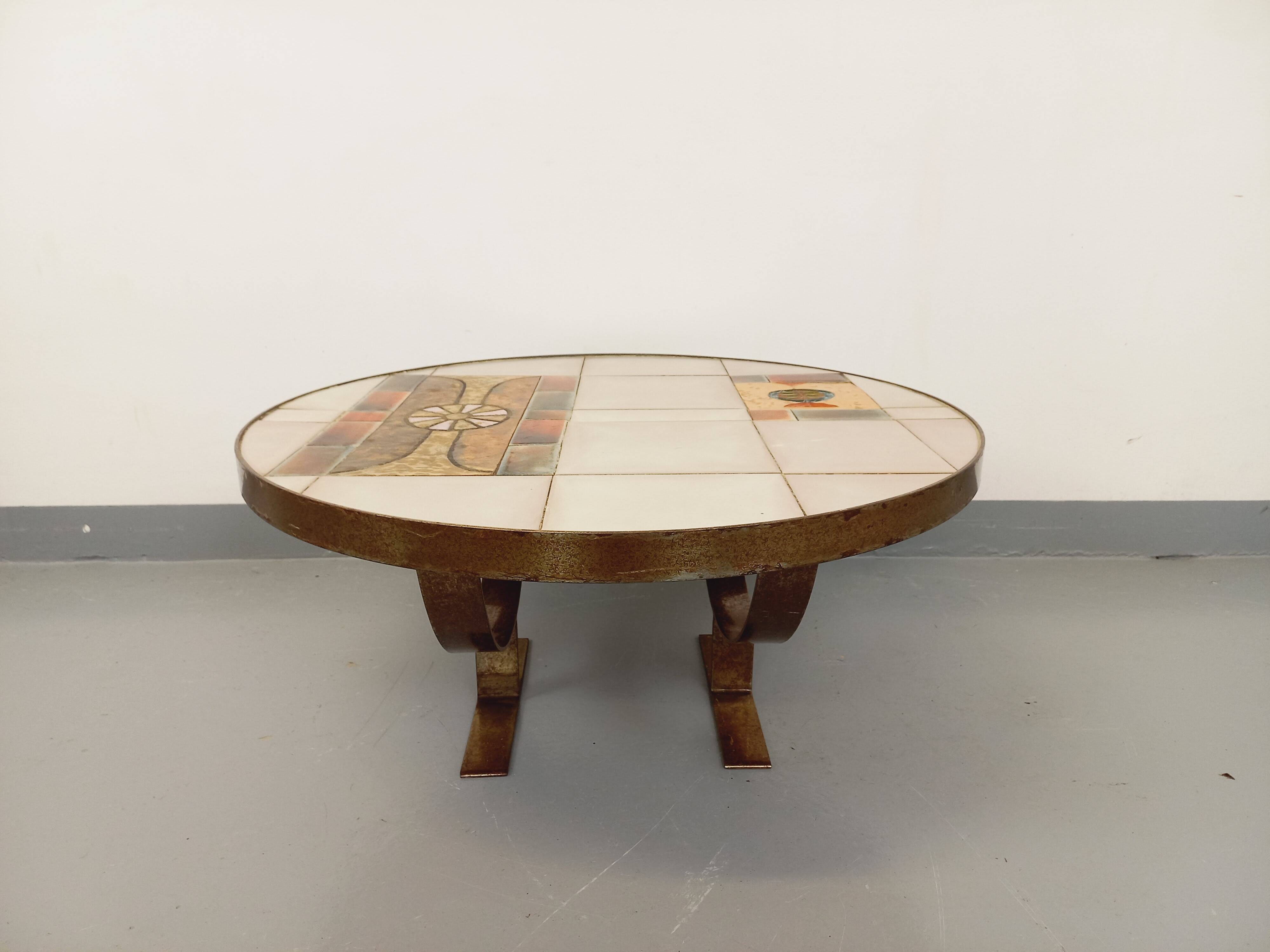 Vintage round coffee table by Jean Gregorieff for Roche Bobois from the 60s 70s in ceramic steel
