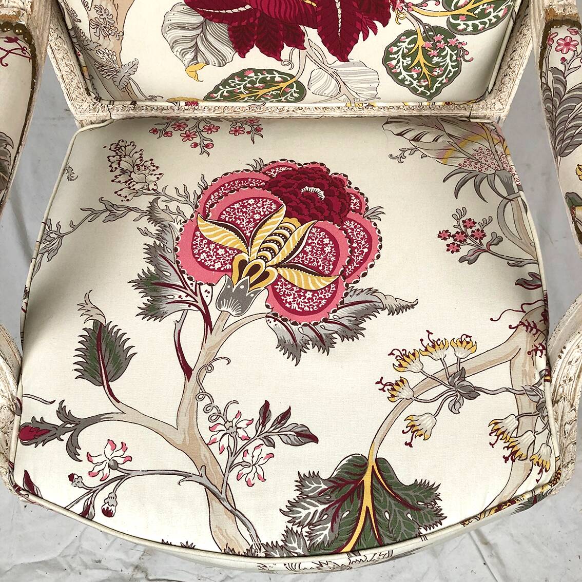Louis XVI style armchair in white lacquered wood, 19th century