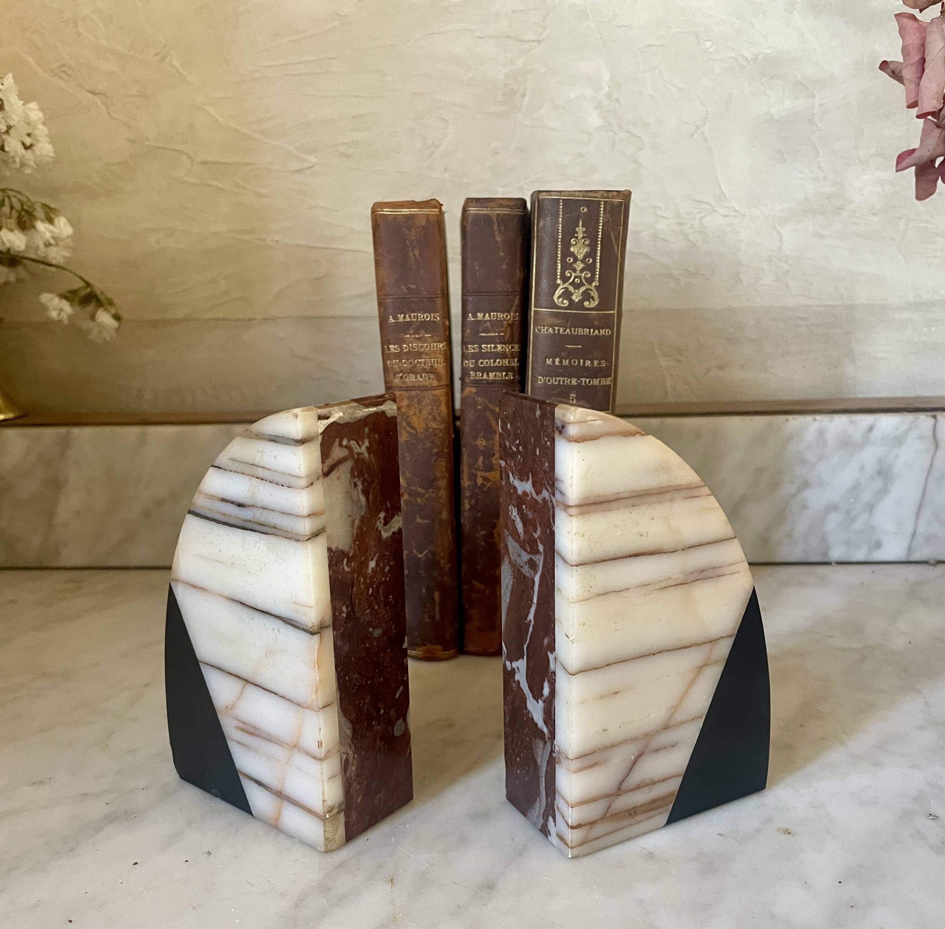 Paire de serre-livres Art déco en marbre