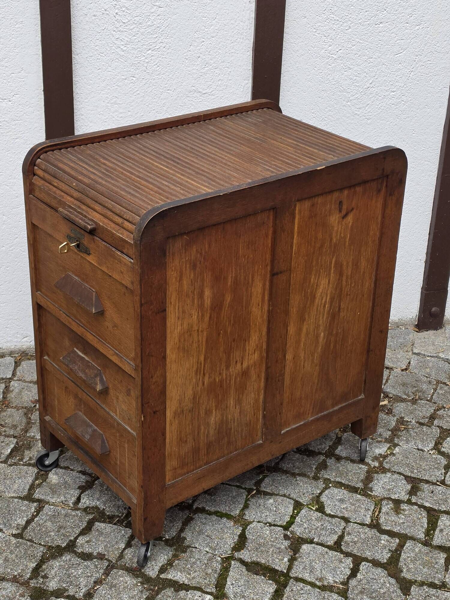 Vintage roll-top desk by the brand Bijou Classeur.