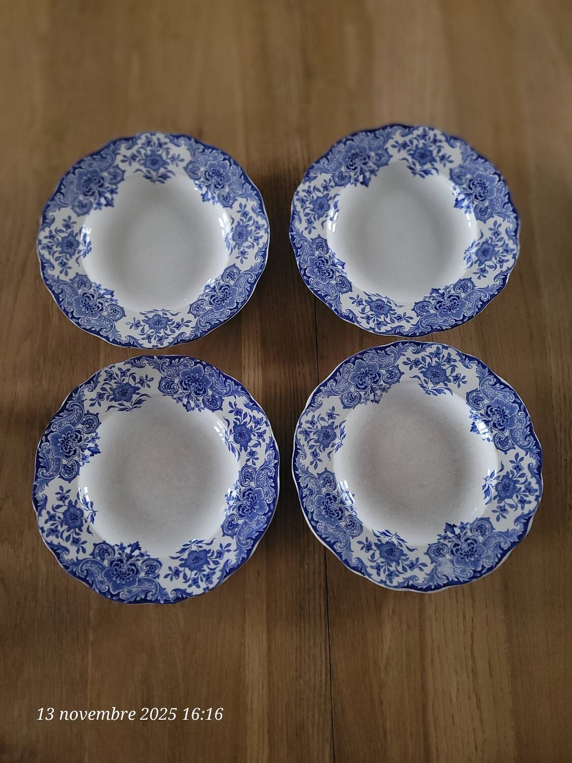 4 assiettes creuses Dordrecht Boch Frères La Louvière
