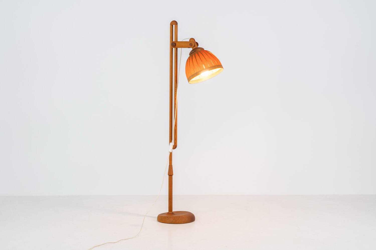 Lampadaire sculptural en pin par Hans-Agne Jakobsson pour Ellysett Markaryd (Sw