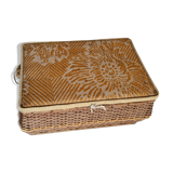 Old Wicker sewing box and scoubidou, vintage