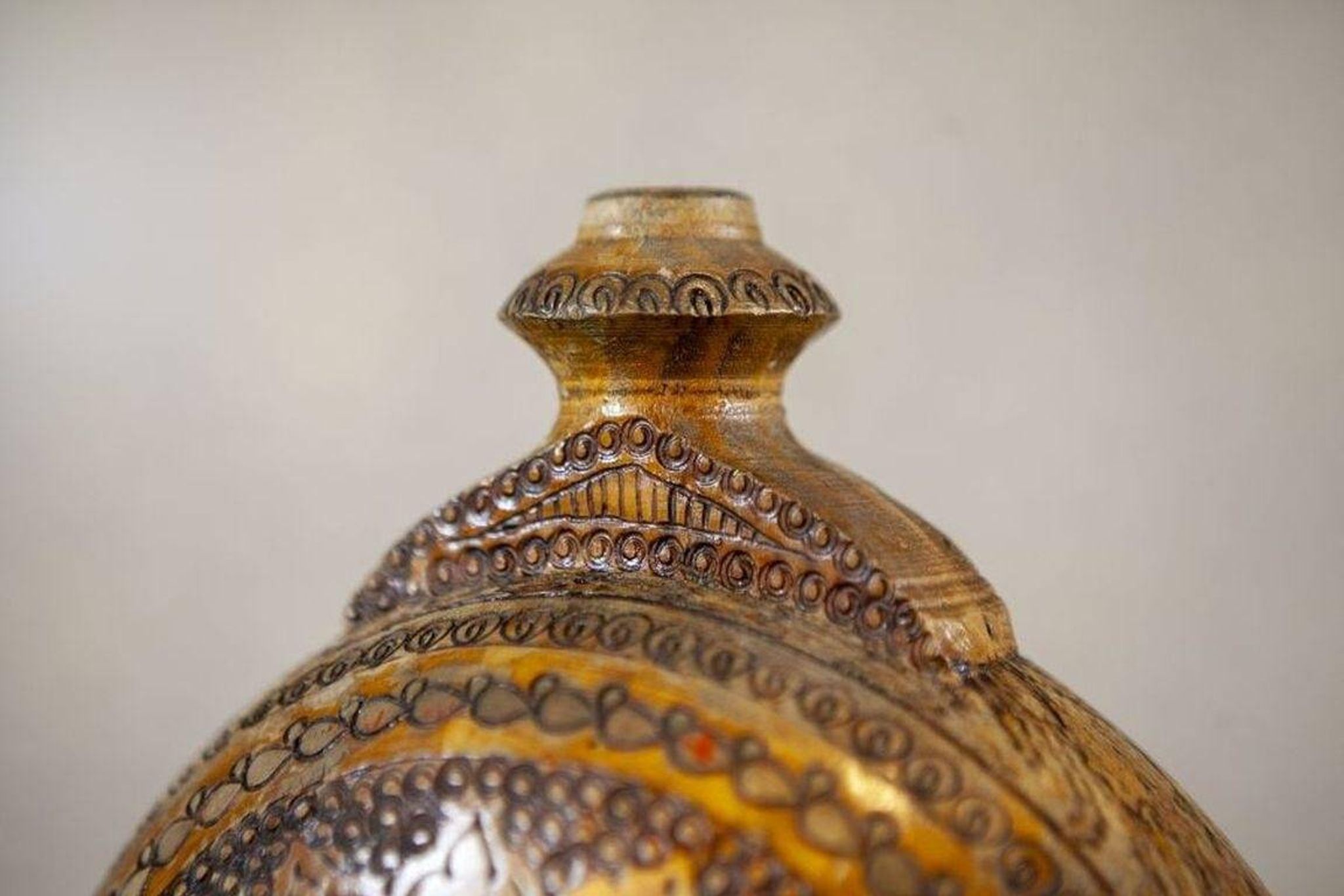 Bouteille d'eau en bois ornée du 20e siècle, années 1890