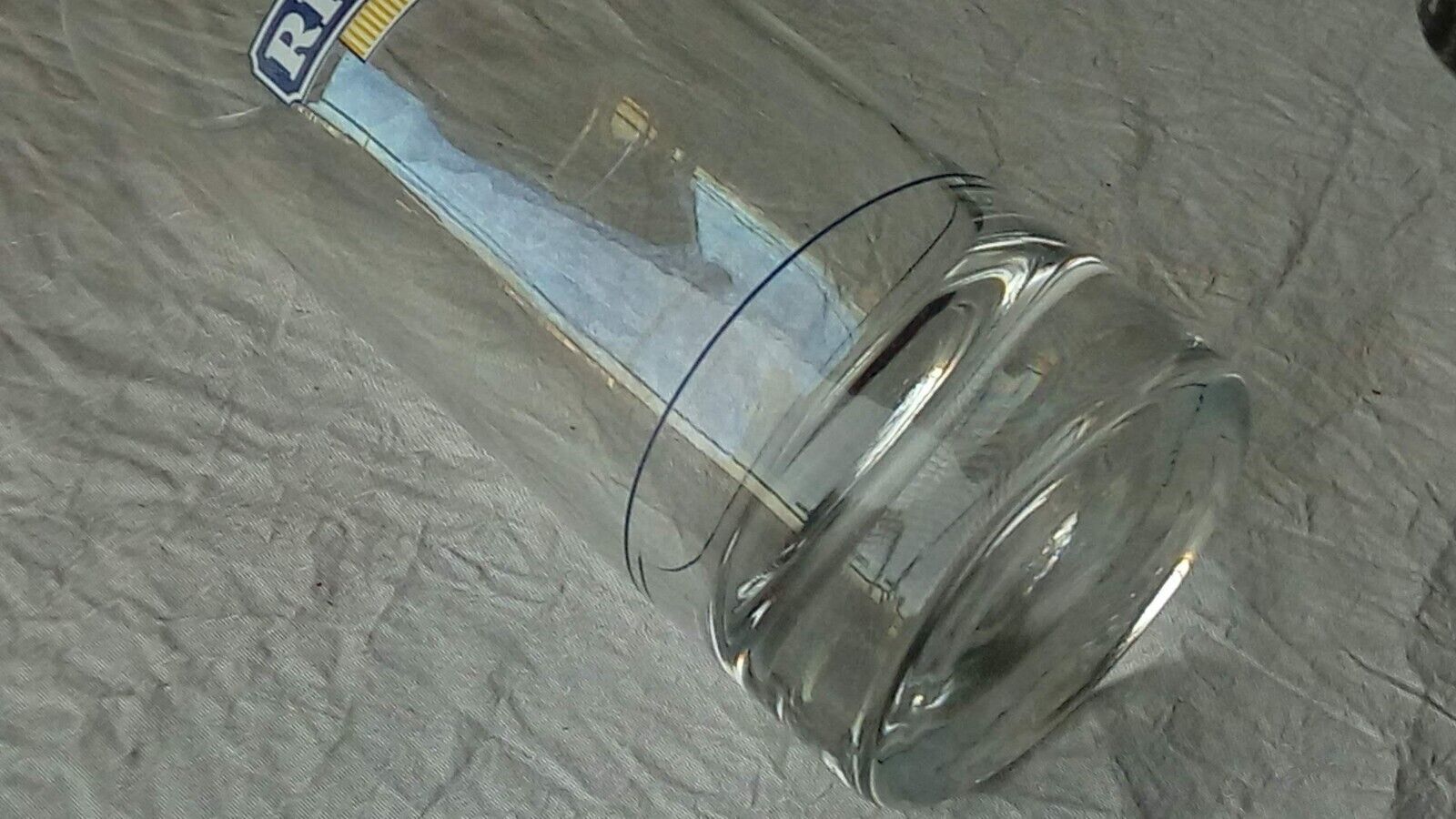 Ricard glasses bistrot misleading glasses