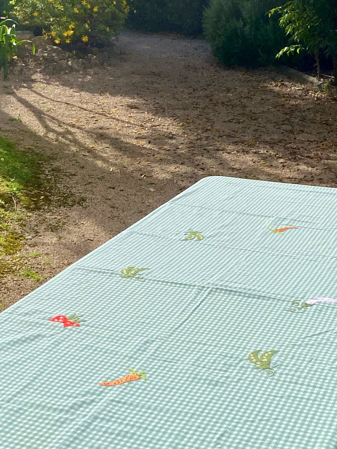 Nappe vintage brodée