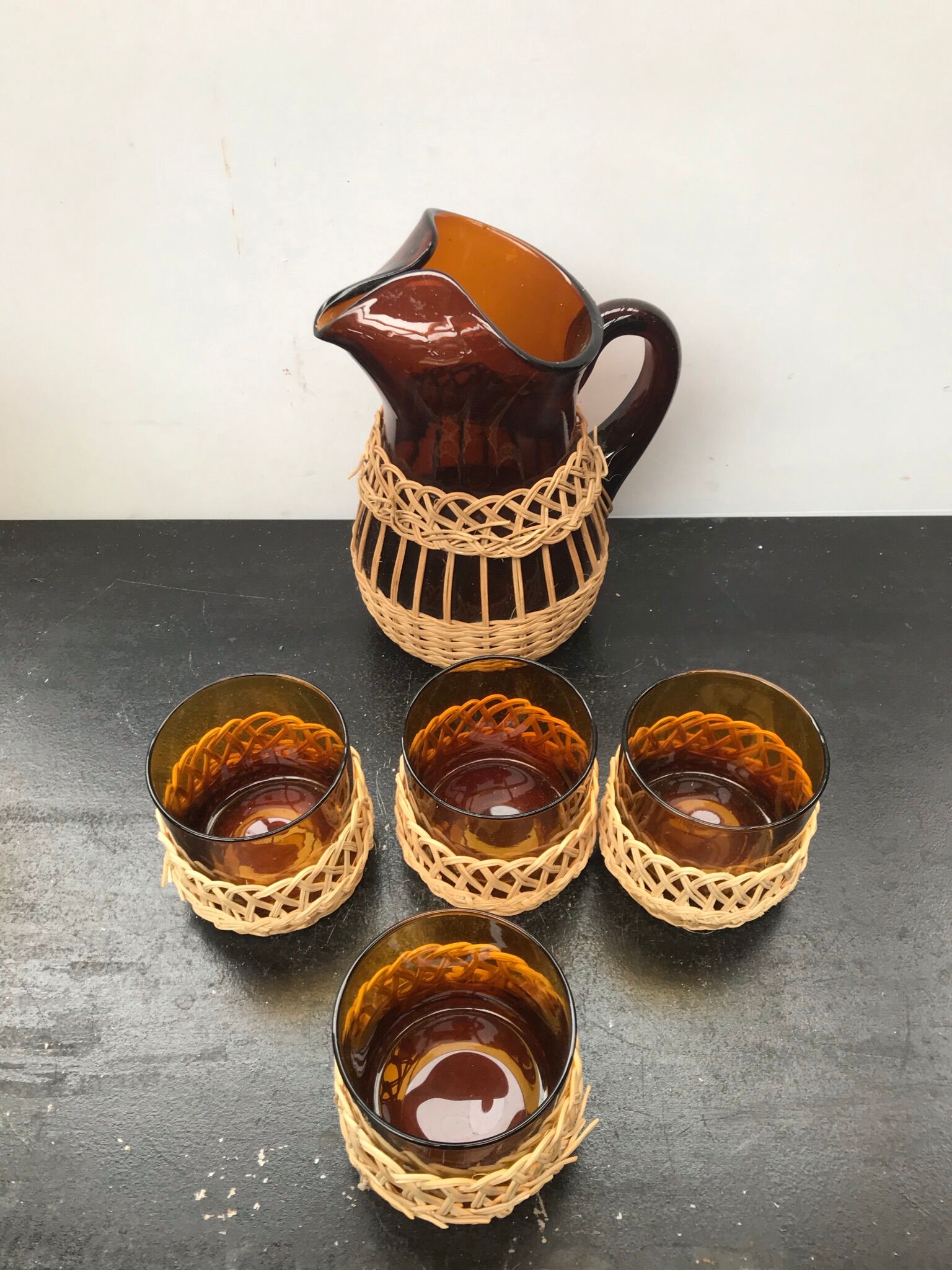 Carafe juice service with 4 orange blown glass glasses + vintage wicker