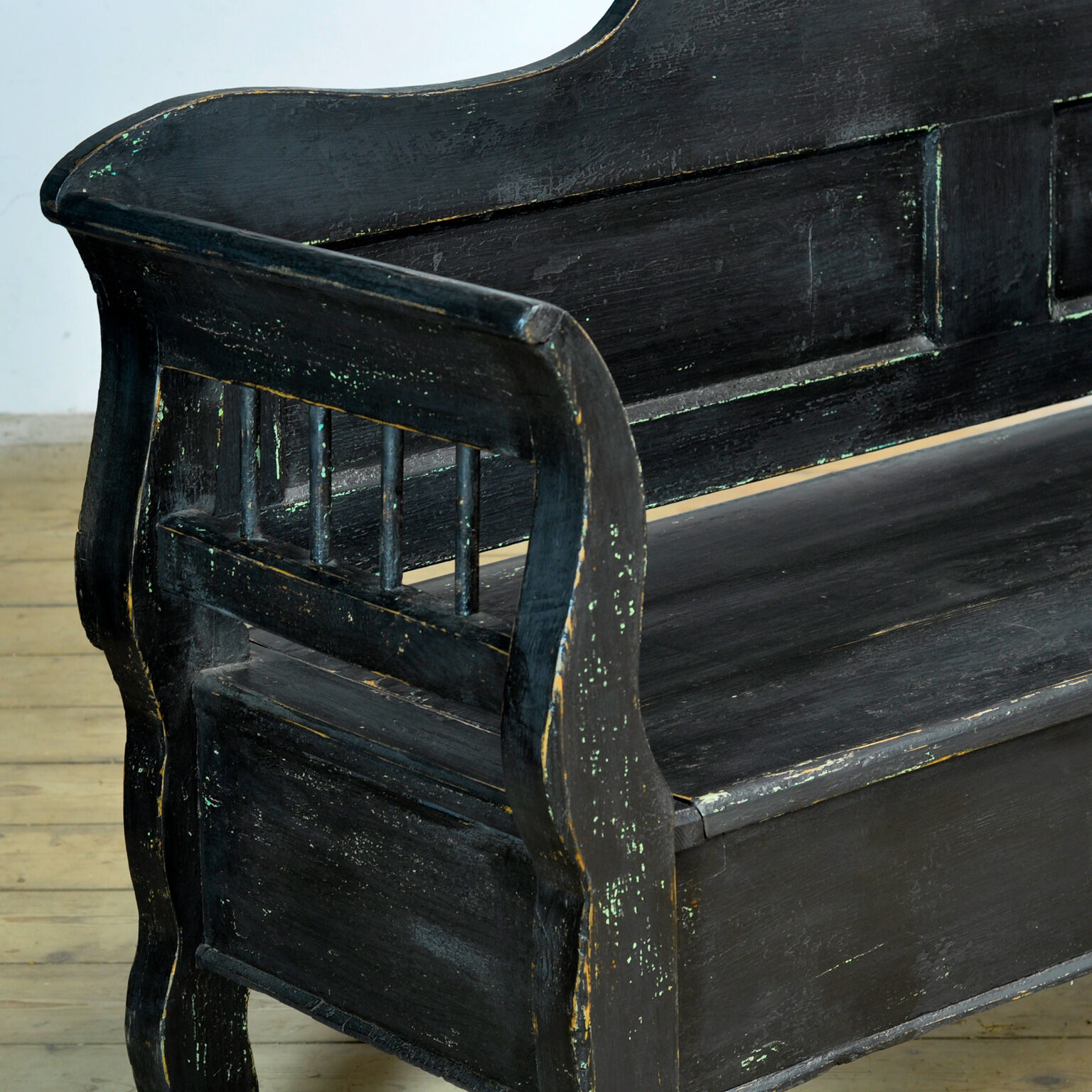 Antique pine drop-top bench, 1900s