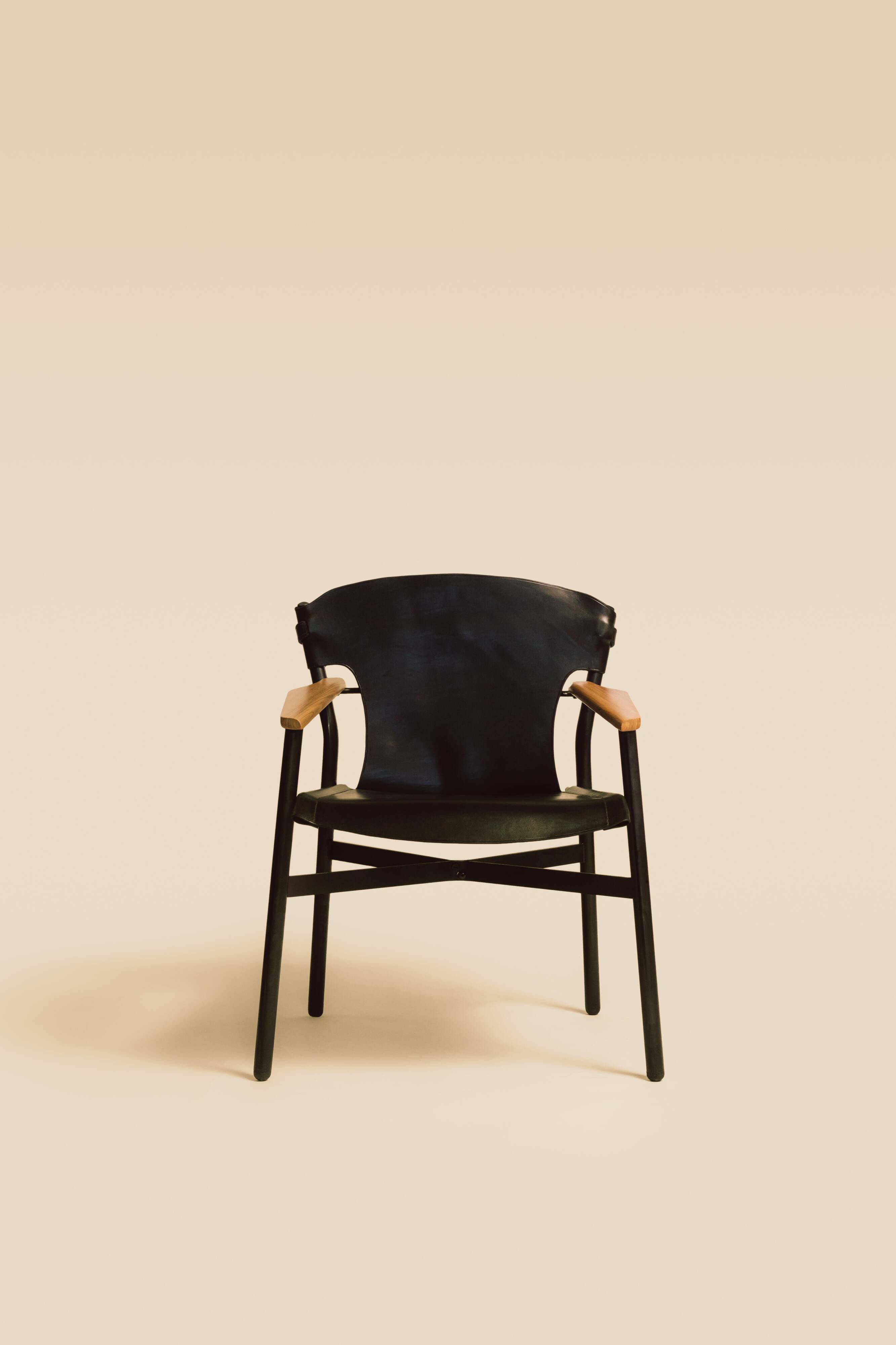 Maërl armchair, Galathée model, black leather, solid wood armrests of your choice