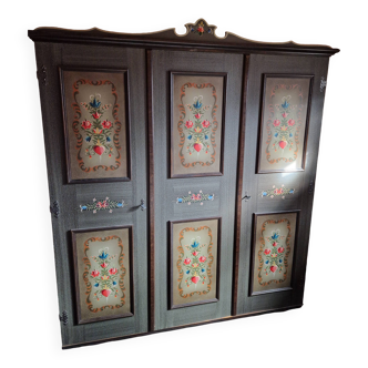 Armoire polychrome