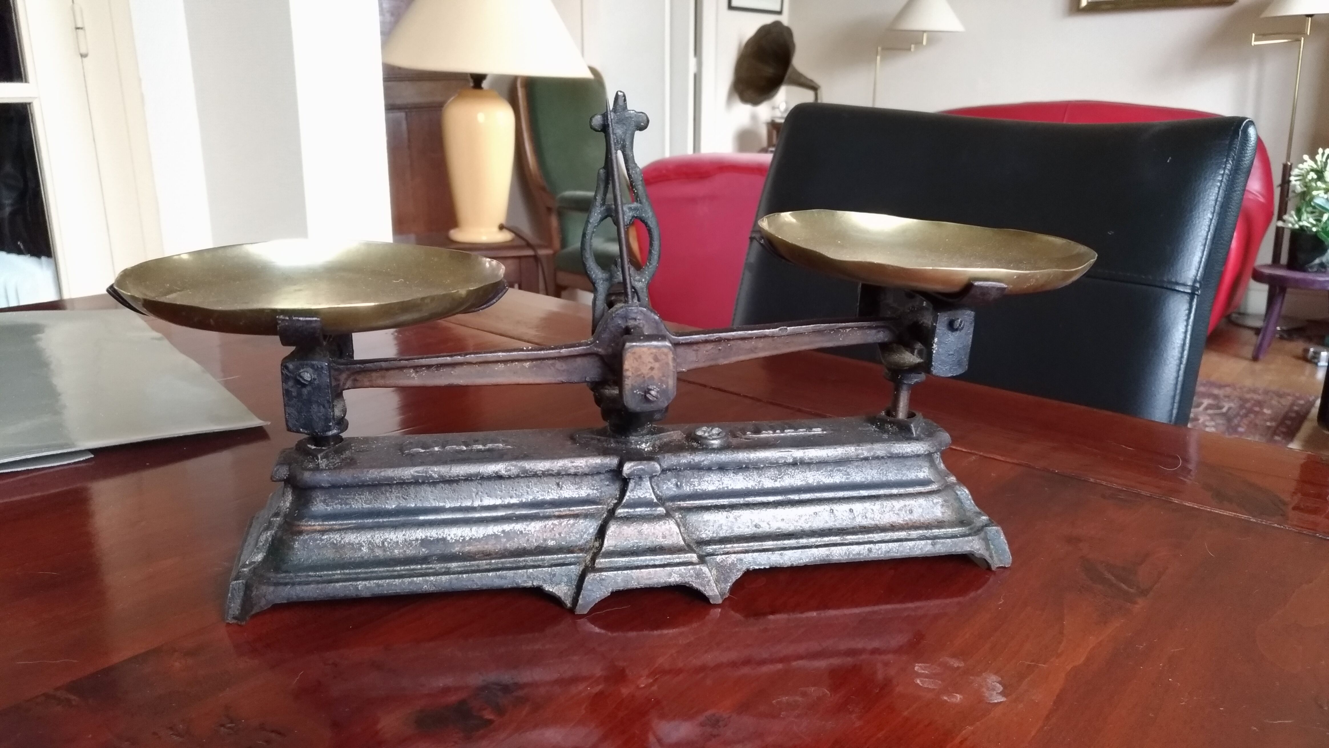 Old iron cast iron scale forge 1 kg and 11-weight box