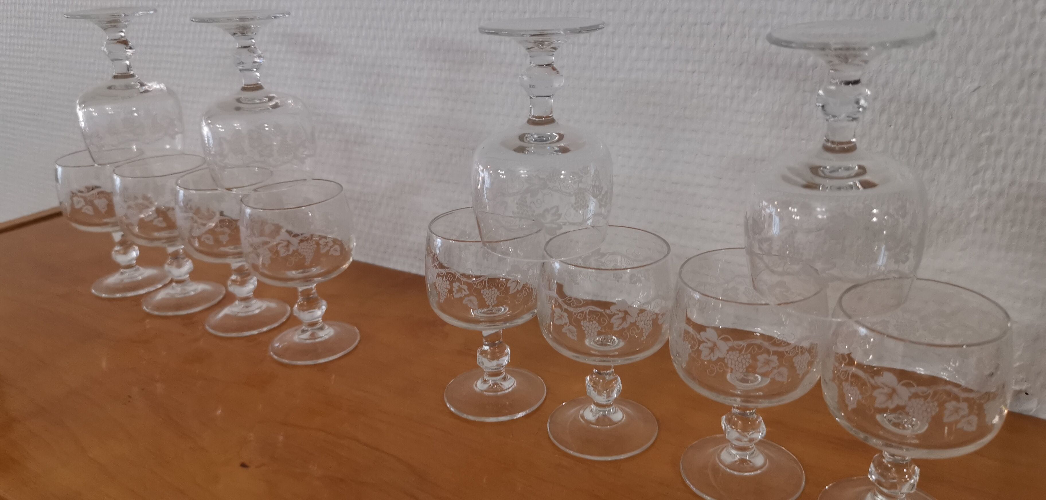 Set of 6 glasses aperitif / digestive on feet grape decoration and vine shoot Luminarc