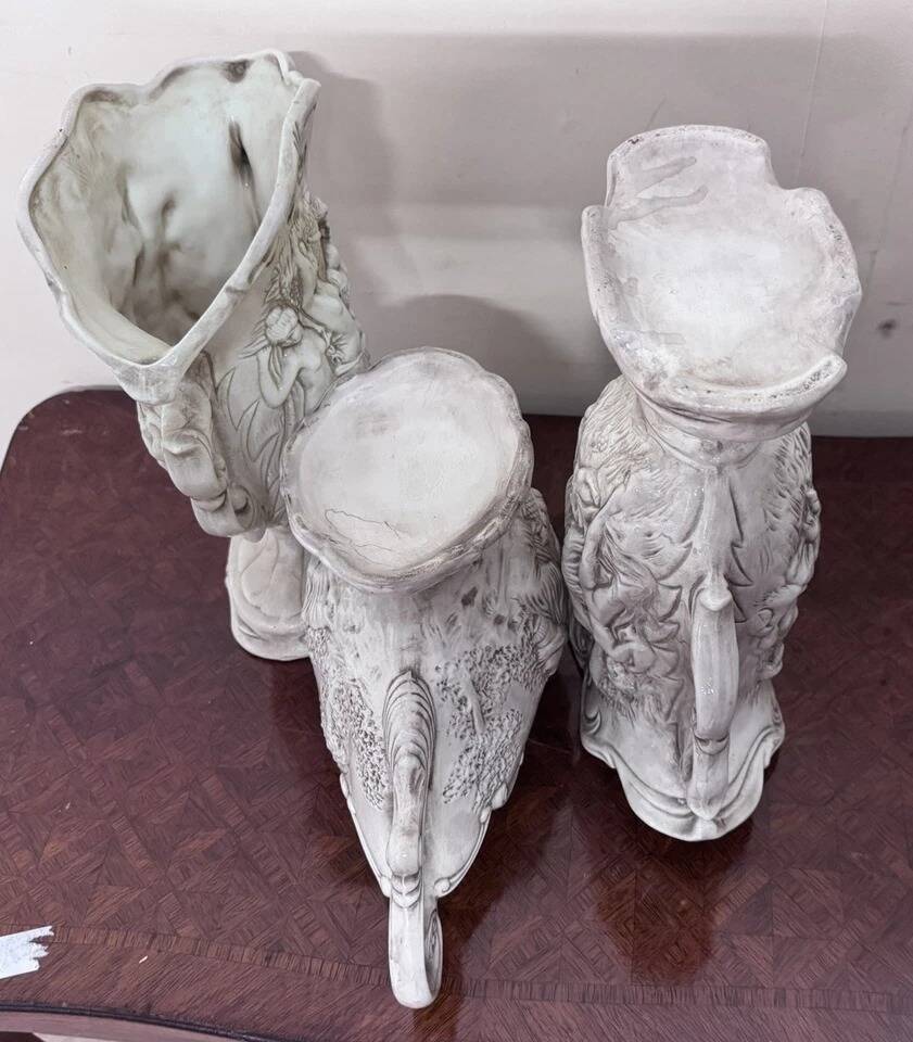 Three-piece ceramic garniture with neo-classical decoration – 20th century