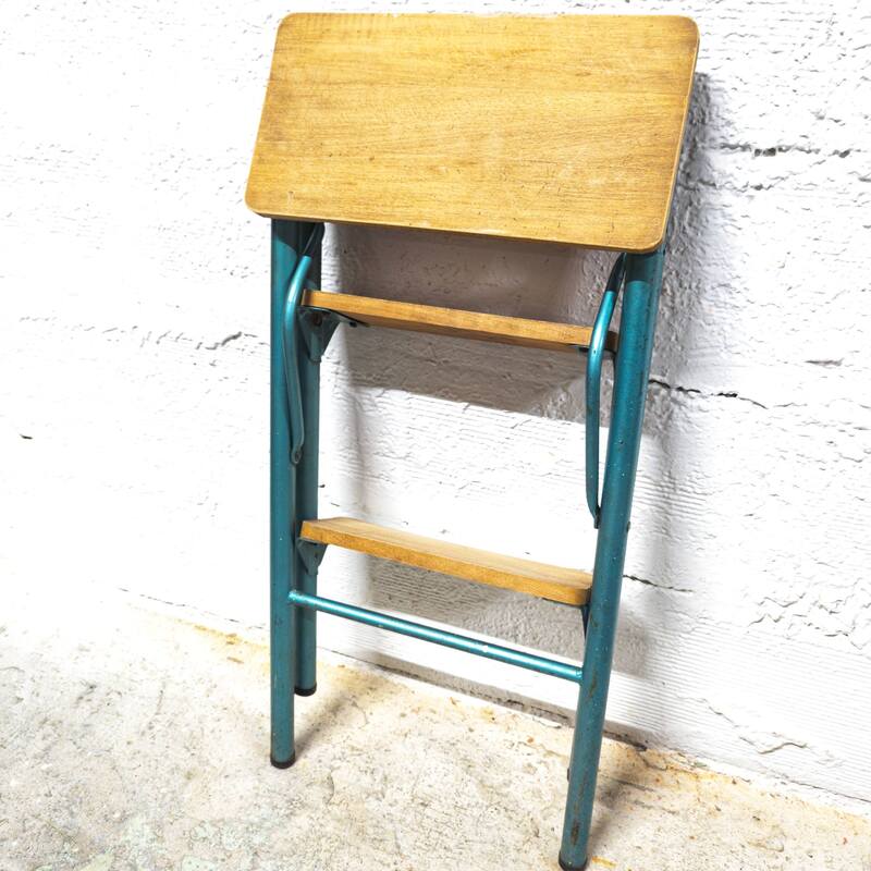 Folding stepladder