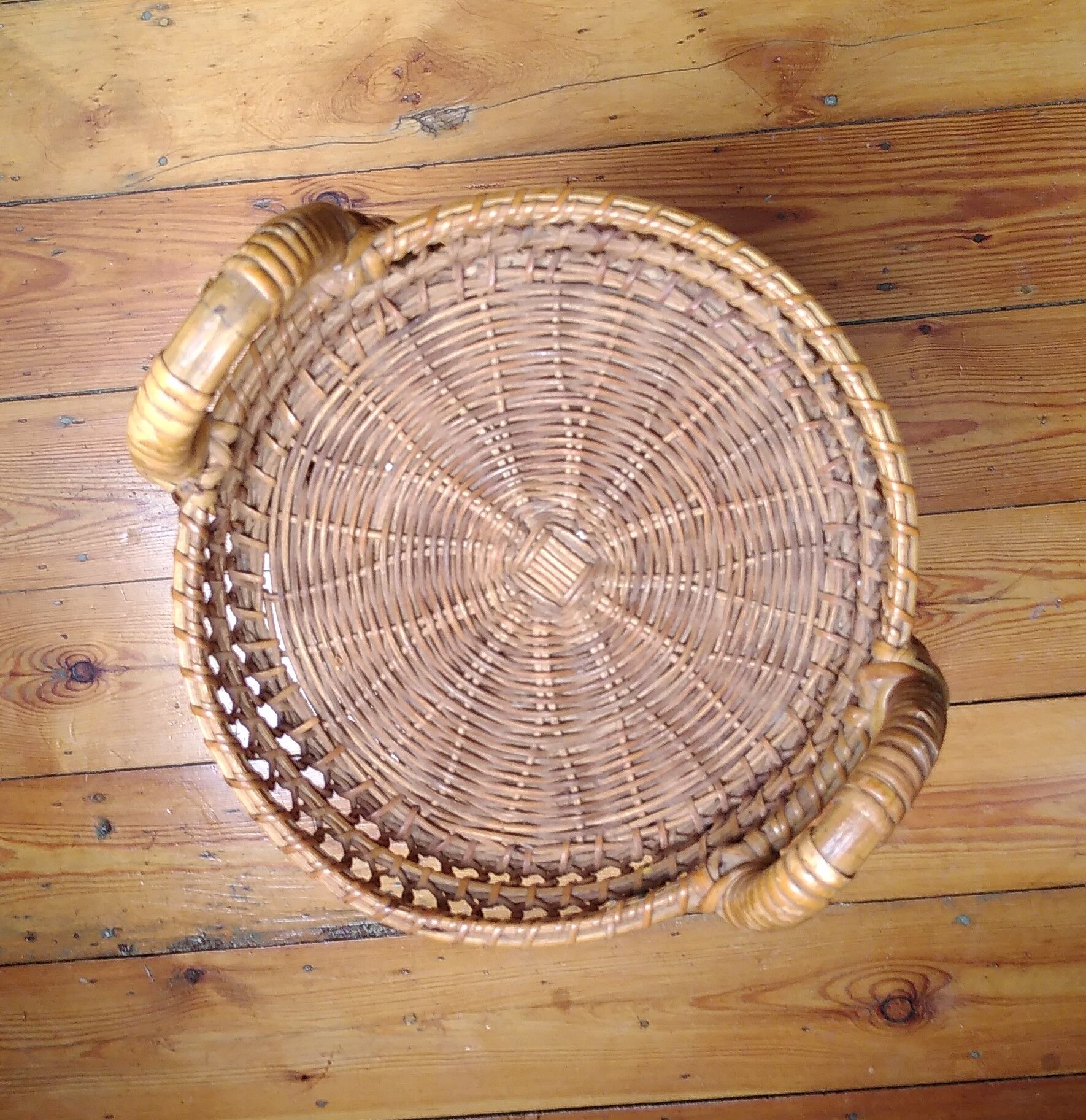 Vegetable shelf / pocket tray