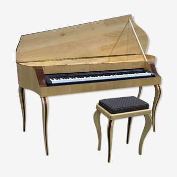 Piano for keyboard and its sycamore maple stool