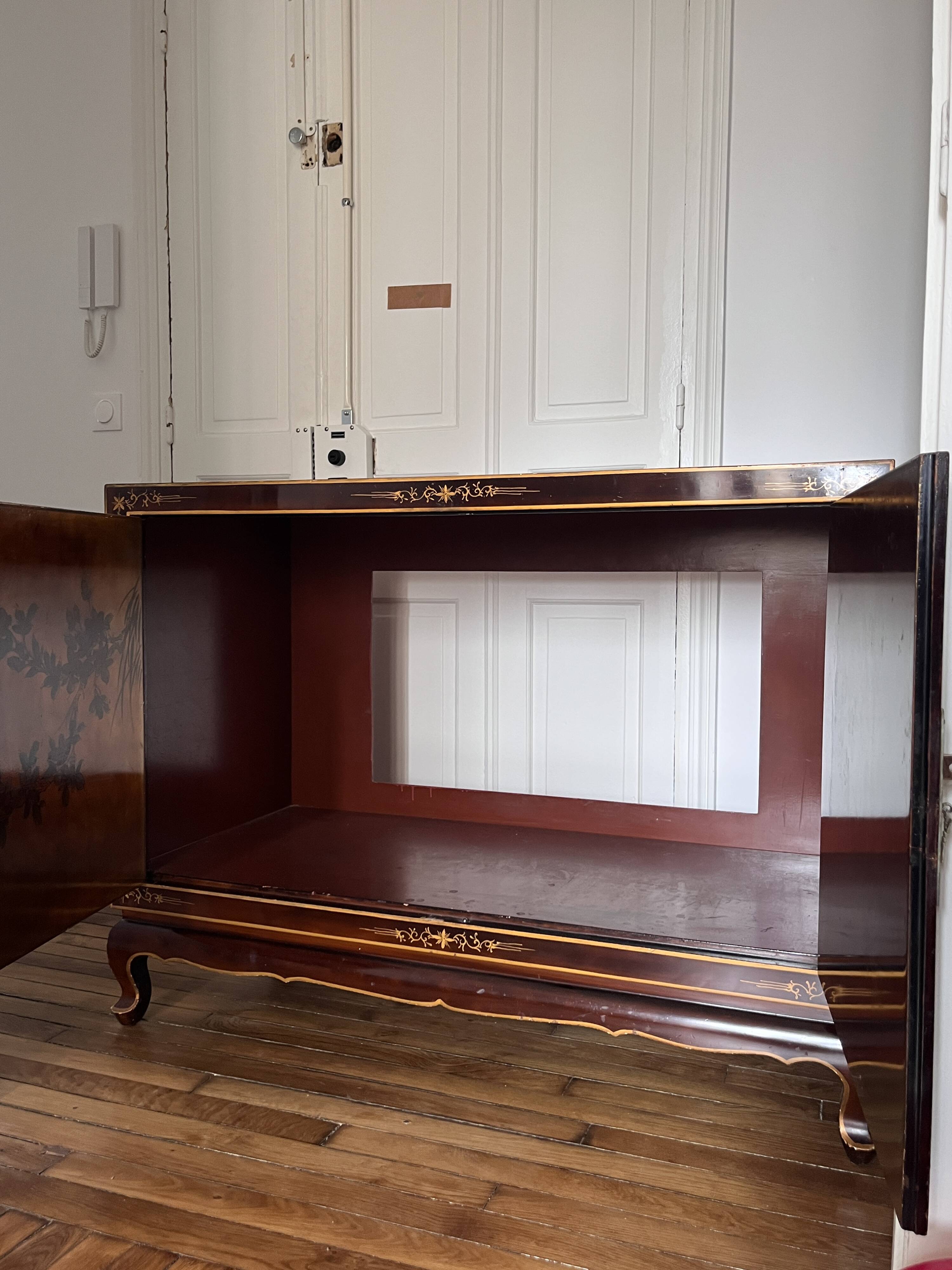 Grand buffet in vintage Hollywood Regency/Art Deco style – chinoiserie spirit.