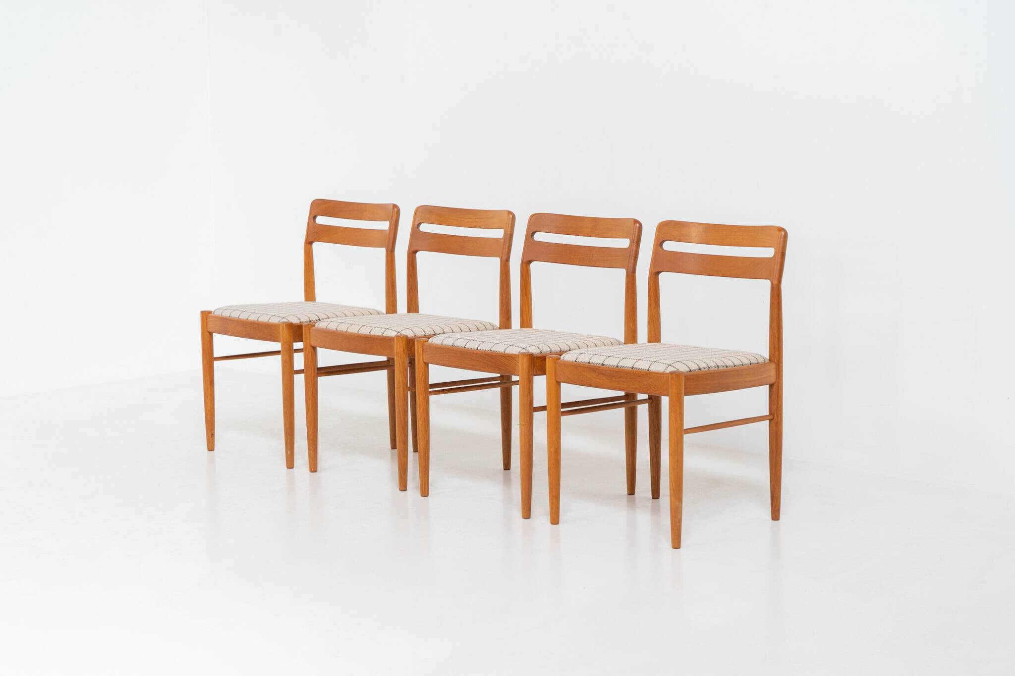 Ensemble de 4 chaises de salle à manger par H.W. Klein pour Bramin