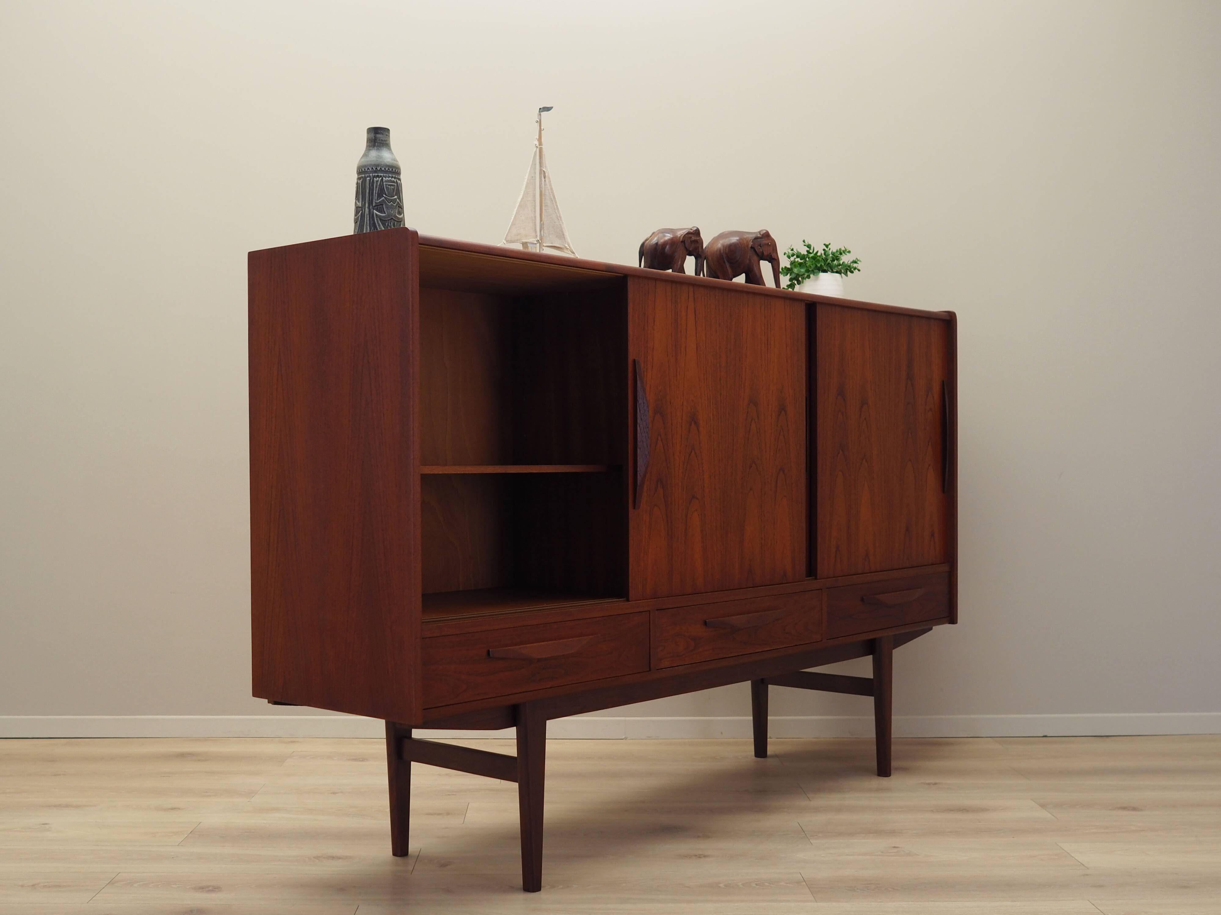 Buffet haut en teck, design danois, années 1970, fabriqué par ES Møbler