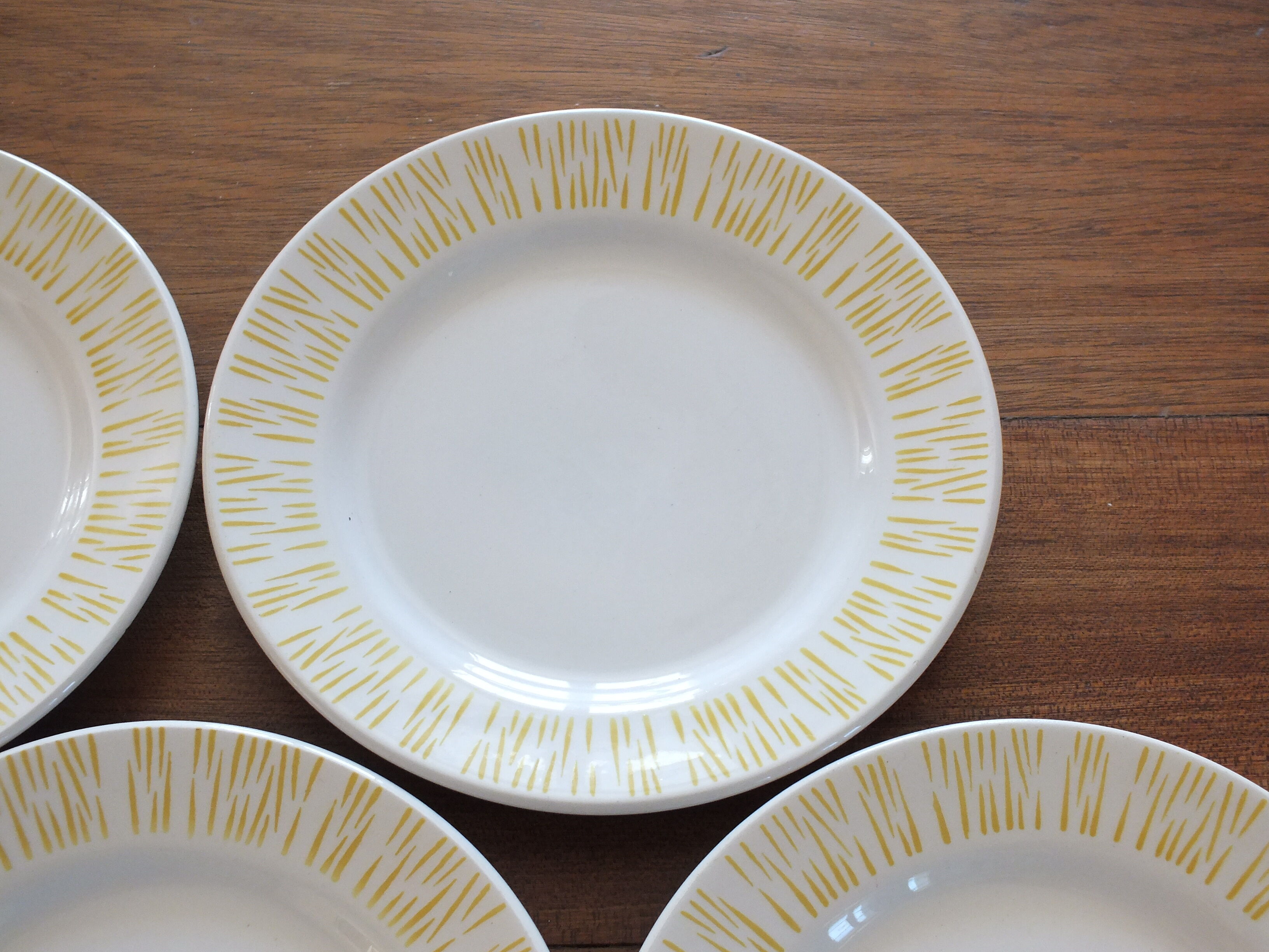 7 dessert plates 50s zebra yellow décor