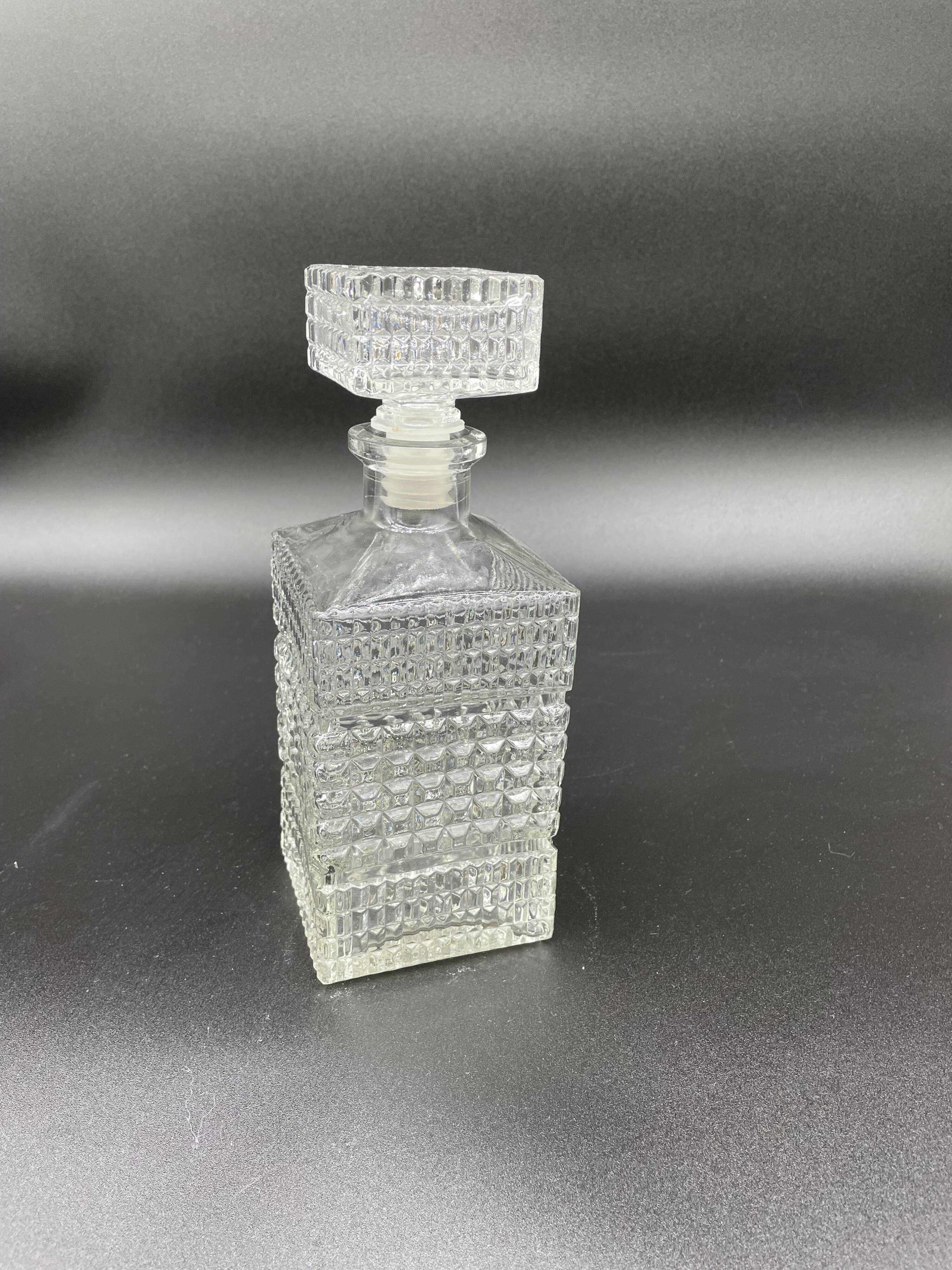 Vintage, whisky decanter, square, glass, diamond tip, square cap, tableware, décor
