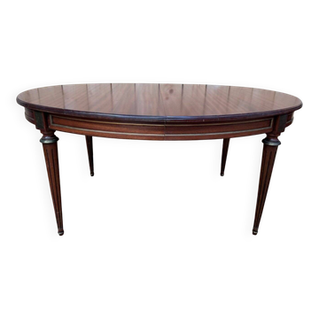 Oval dining table in Louis XVI style