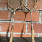 Paire de raquettes de tennis anciennes en bois et métal, années 50
