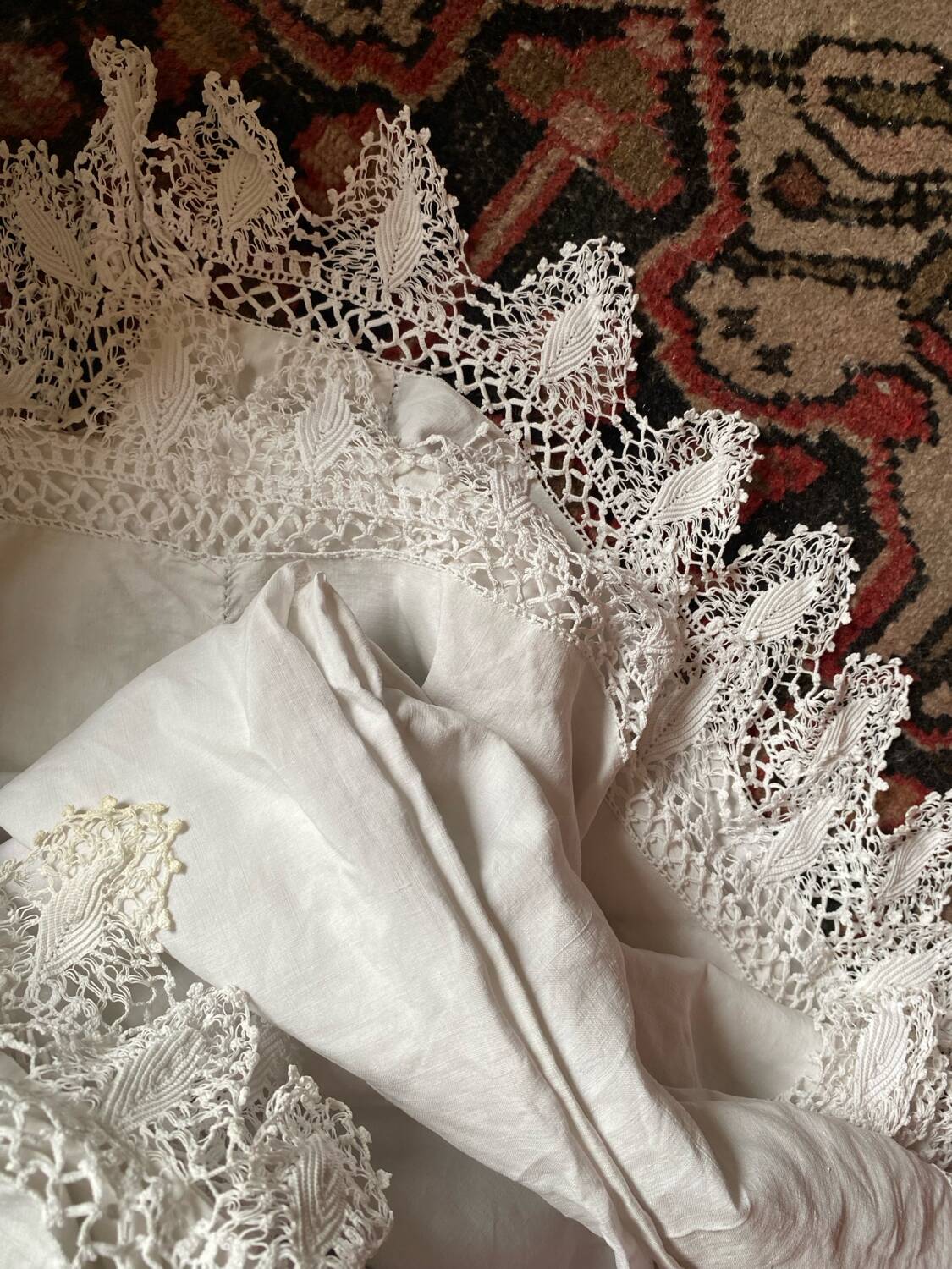 Drap de trousseau monogramme RC vers 1900.