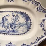 Oval plat in earthenware decorated with a hunting scene signed