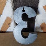 Figure 3 in zinc relief