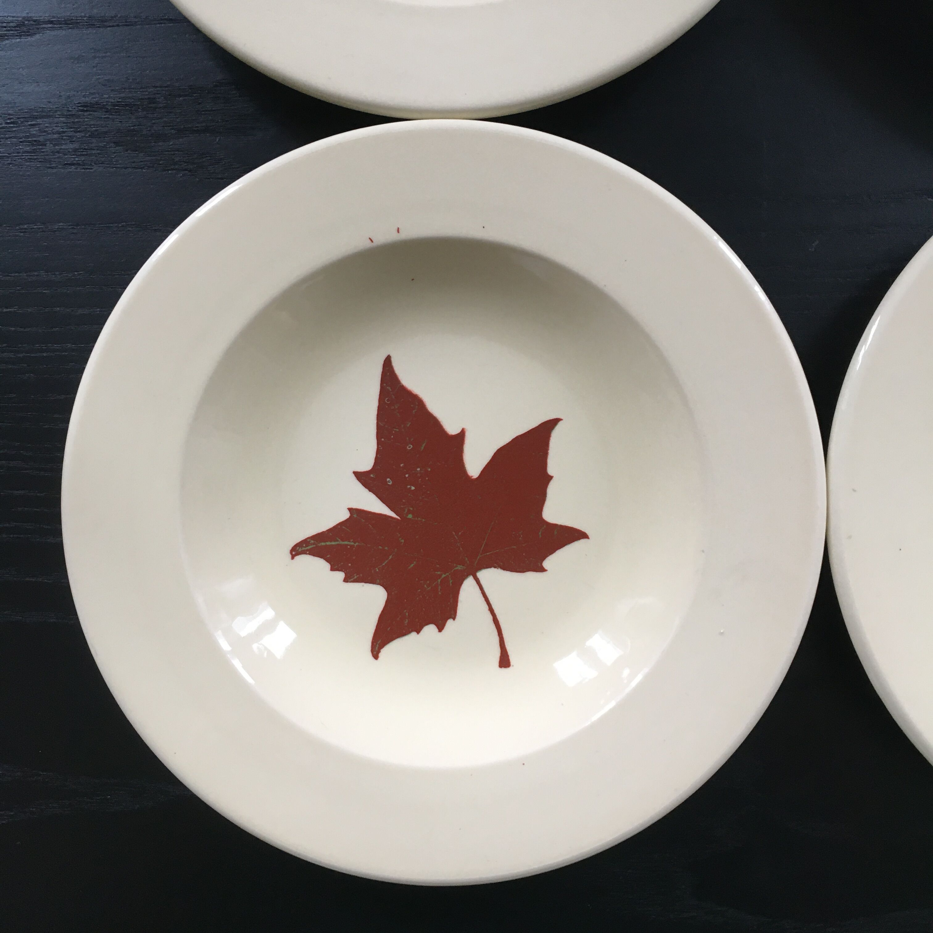 Set of 4 leaf-patterned plates