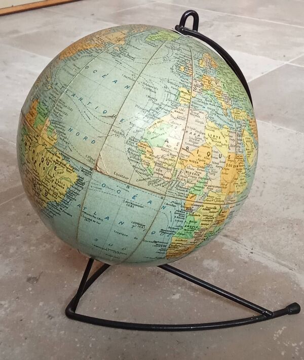 Ancien globe terrestre mappemonde Girard et Barrère