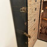 Travel trunk locker room