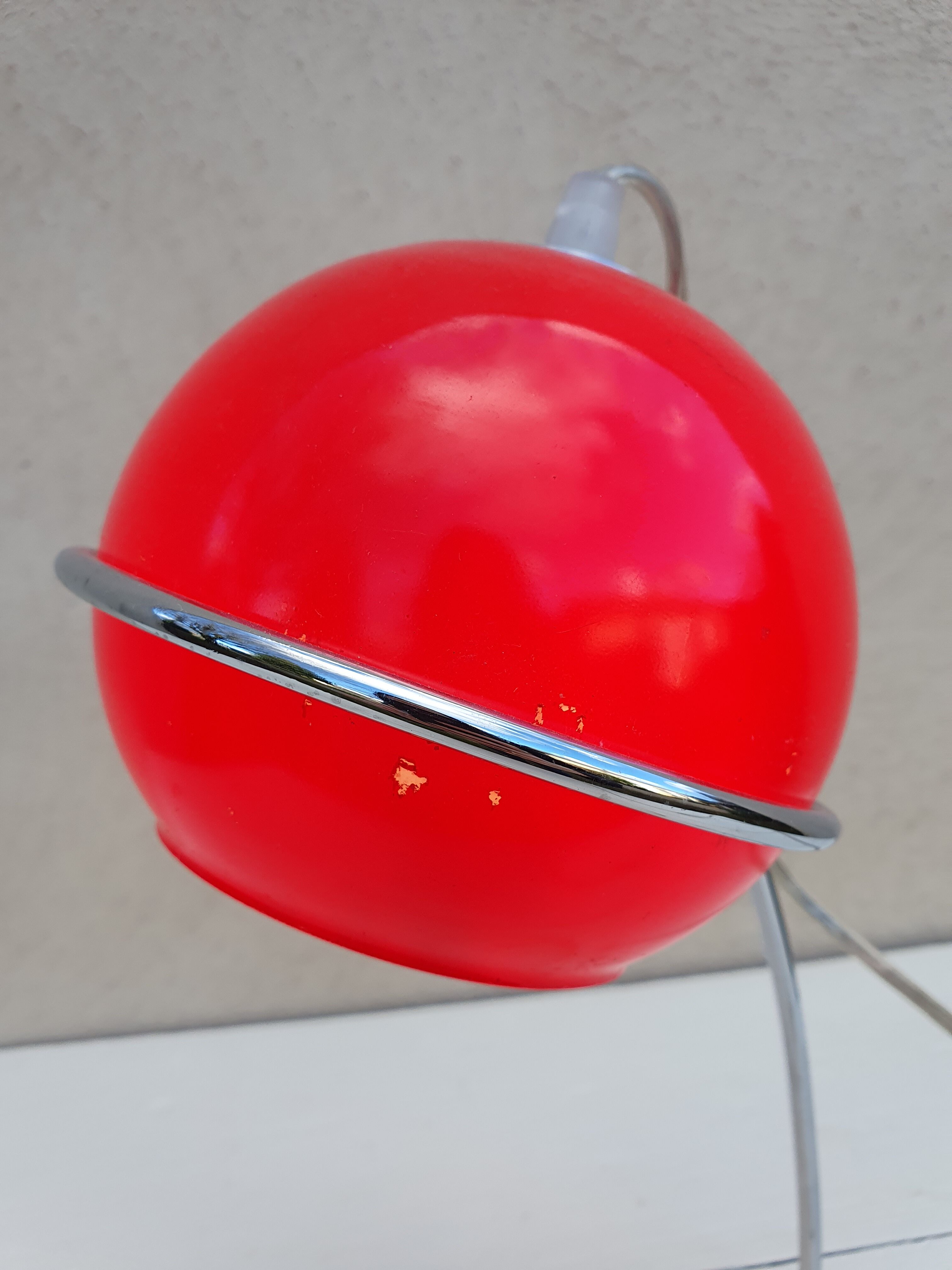 Desk lamp gnaws Eyeball Habitat