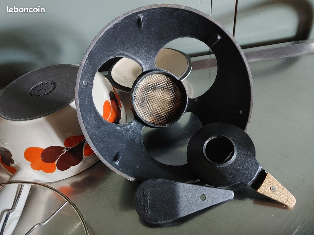 Complete fondue set from the 70's in cast iron - le creuset