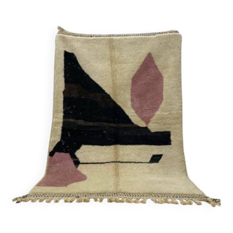 Handmade traditional Atlas Moroccan rug size 1.5/2.5 m