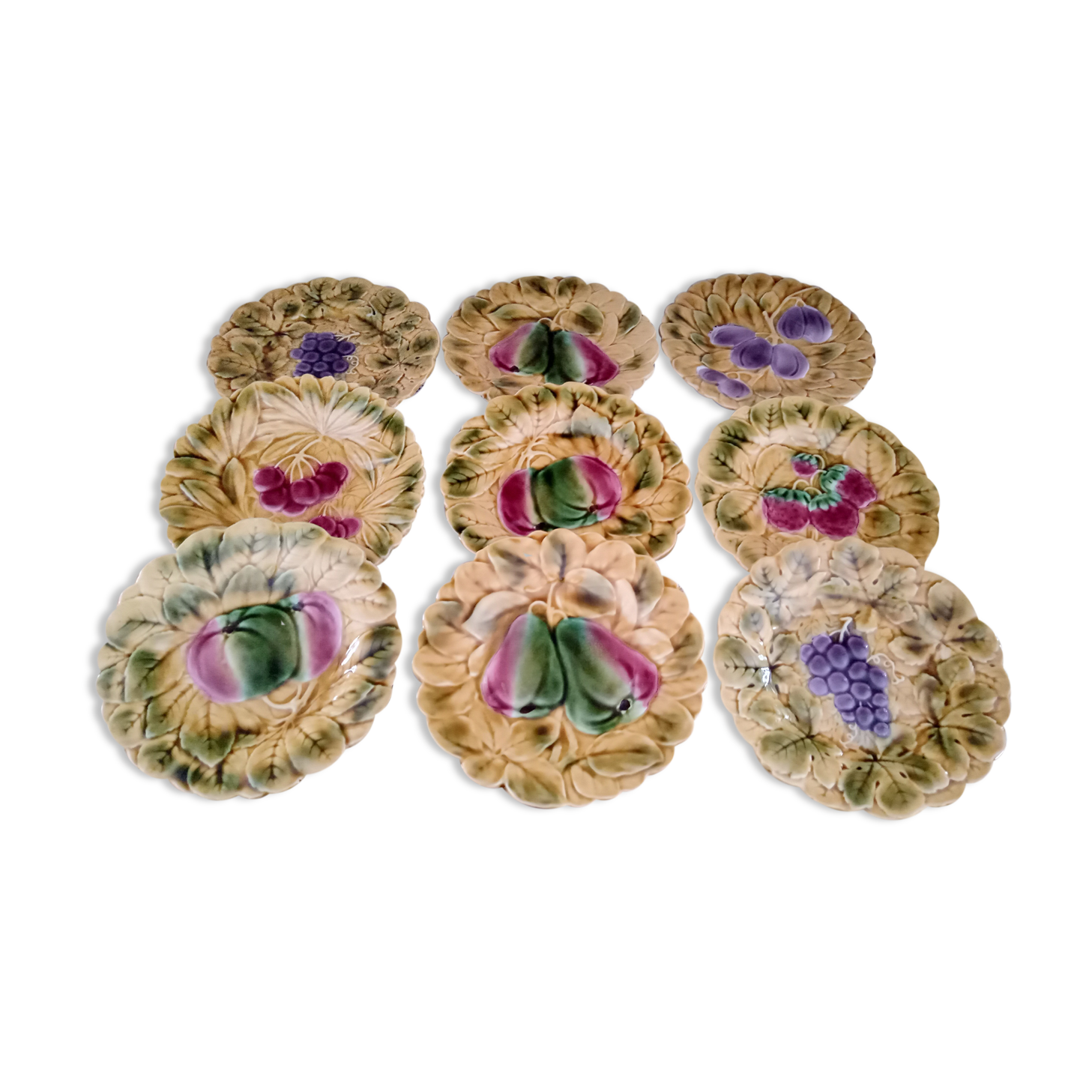 Lot de 9 assiettes à dessert en barbotine Sarreguemines France décor fruits