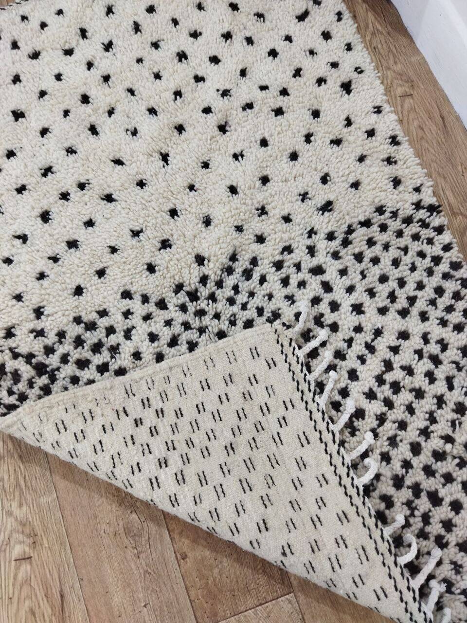 Handcrafted Moroccan Berber Rug 150 X 92 CM