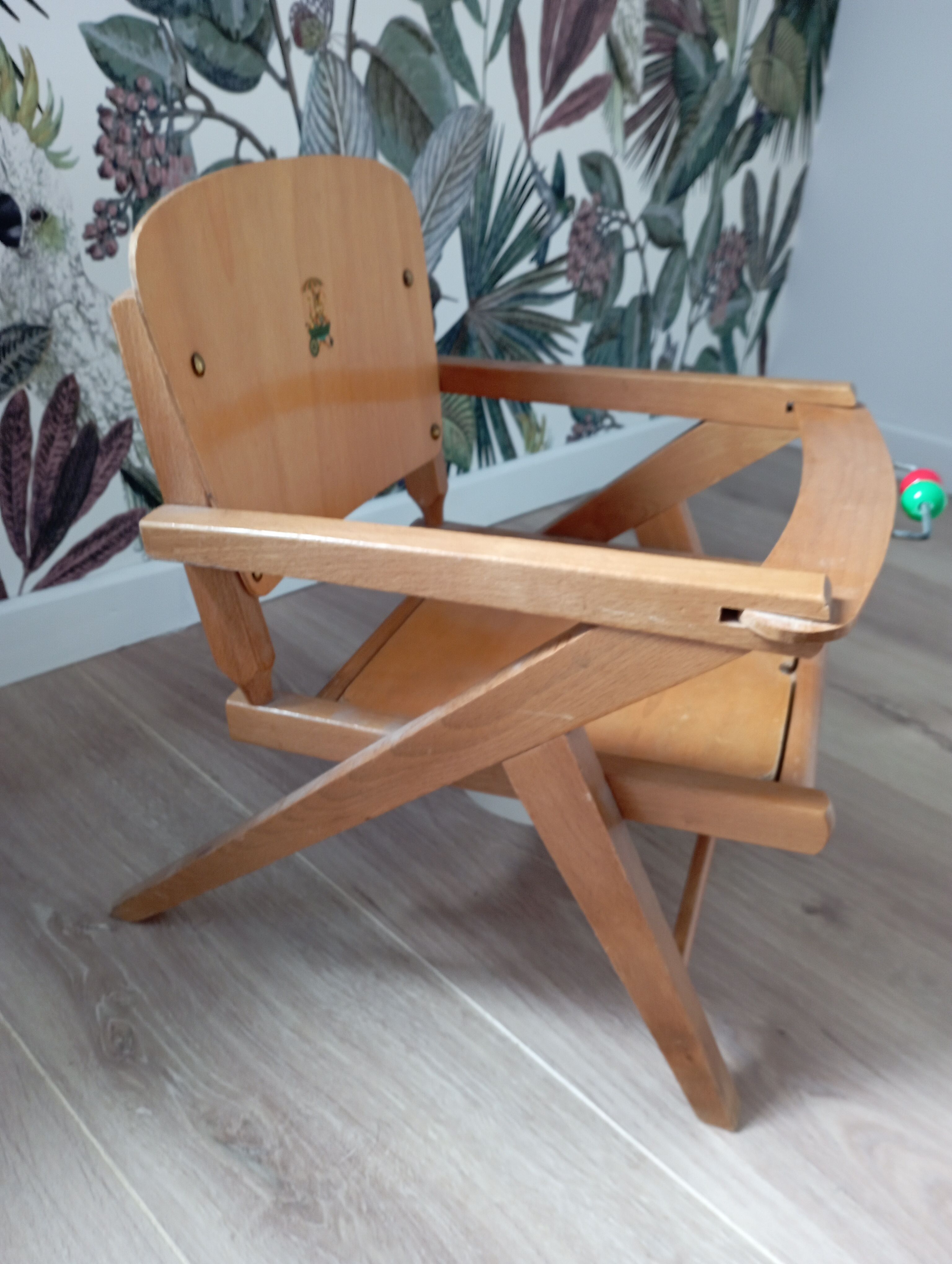 Armchair chair pot child compass feet