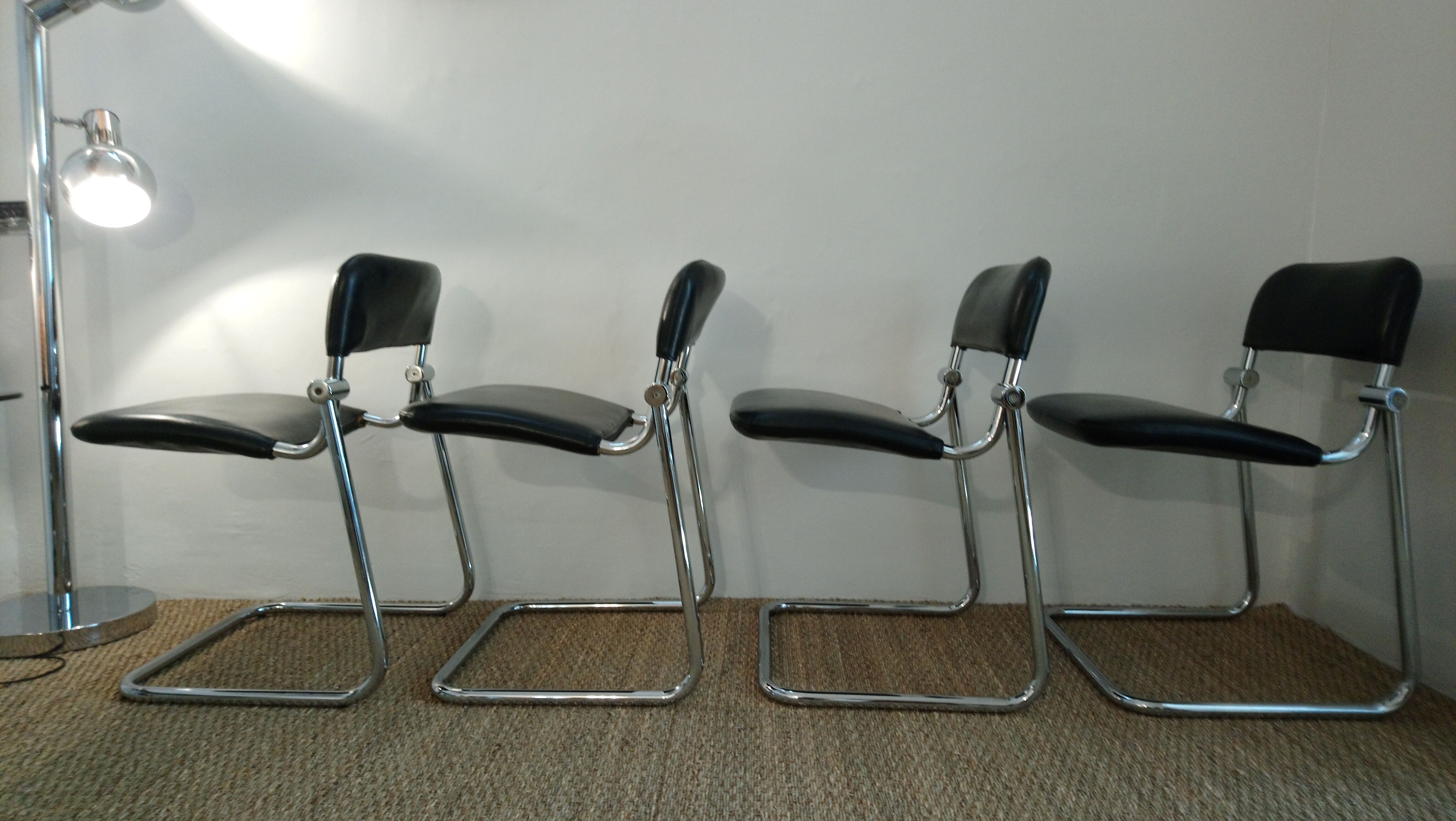 Set of 4 chairs black vintage chrome and leatherette