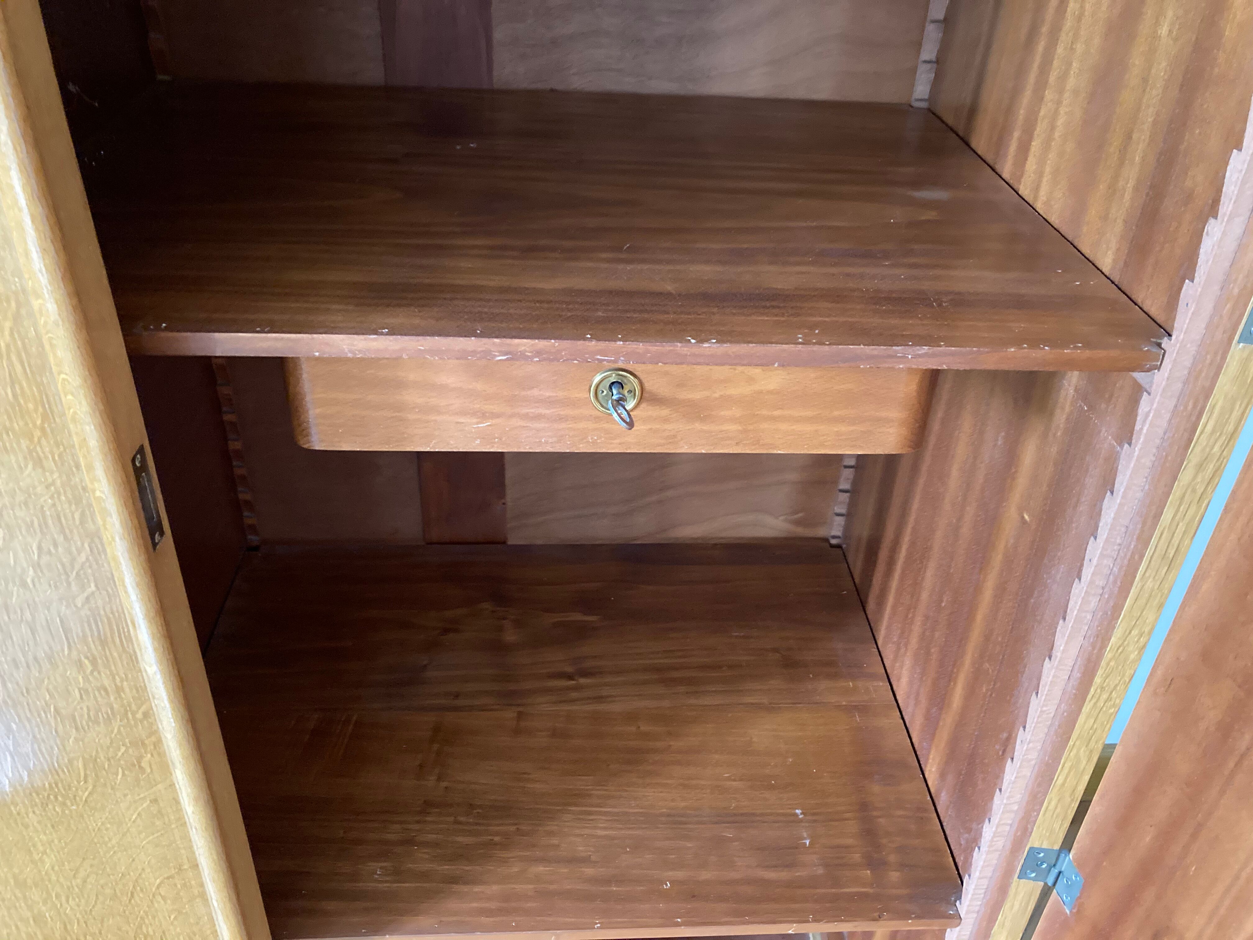 Compass foot cabinet