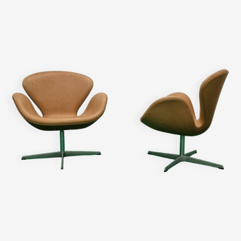 Paire de chaises Arne Jacobsen Swan Fritz Hansen
