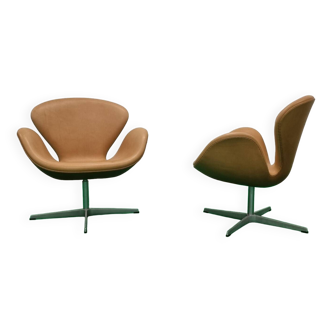 Paire de chaises Arne Jacobsen Swan Fritz Hansen